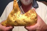Австралиец нашёл огромный самородок золота