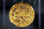 Самая большая золотая монета Европы из Чехии