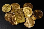 Золото пытается удержаться на уровне 1700$ за унцию