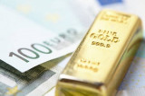 Аналитика: золото упало ниже 1700 евро за унцию