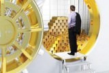 Драги: Центробанки не должны продавать золото