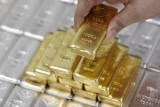 Рынок фьючерсов сдерживает рост золота и серебра