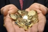 Ювелиры Индии стали снова продавать золотые монеты