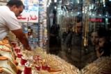 Жители Ирана продолжают скупать золото и доллары