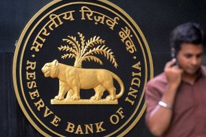 Центробанк Индии стал покупать больше золота