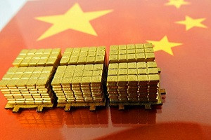 ﻿В Китае у золота рост, а на Западе давление