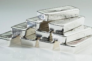 Добыча серебра в мире упала на 4,1% в 2017 г.