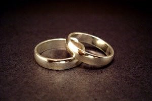 Золотые кольца: суеверия и приметы