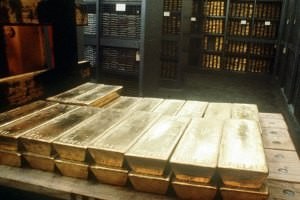 Банк ICBC Standard купит хранилище золота у Barclays