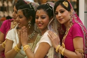 Почему золото так красиво идёт индусам?