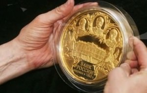 ЦБ РФ выпустит золотую монету номиналом 20 тыс. руб.