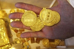 В Сербии сотрудники завода получили золотые монеты