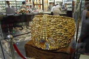 Золотое кольцо-гигант выставлено на показ в Дубае