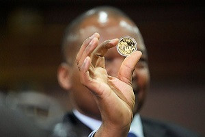 Золотые монеты в Зимбабве укрепили местный доллар